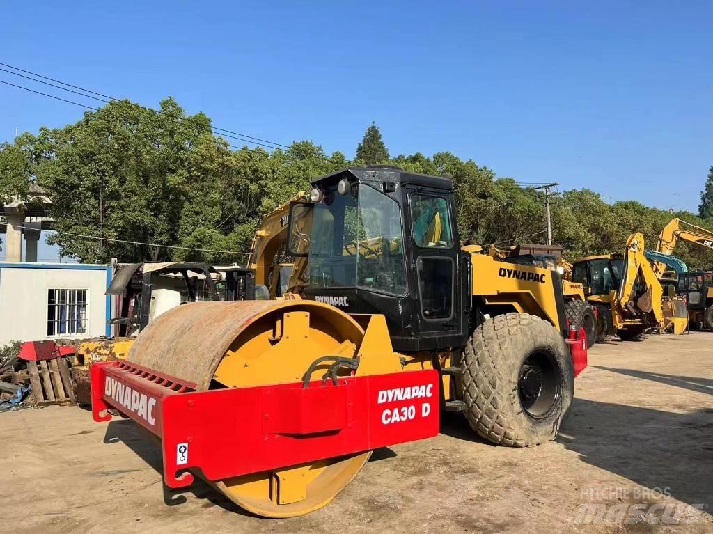 Dynapac CA 30 D Trilrolwalsen