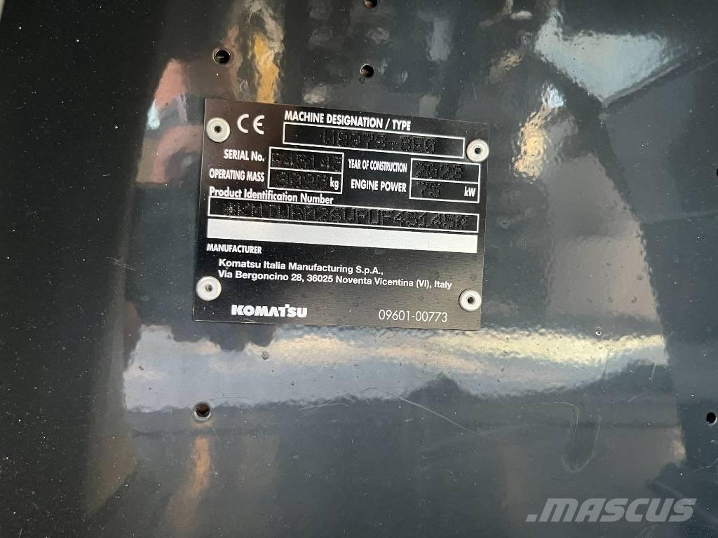 Komatsu WB 97 S-8 Graaf-laadcombinaties