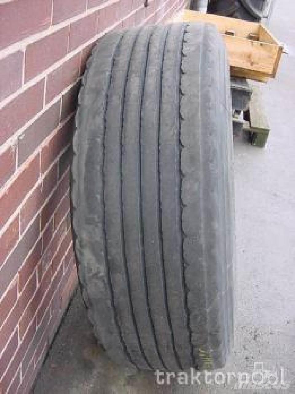  385/65 R 22,5 Banden, wielen en velgen