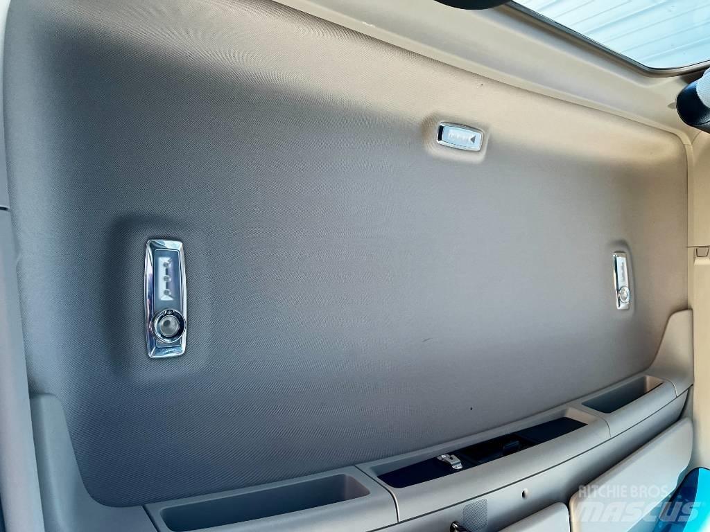 Kenworth T 880 Trekkers