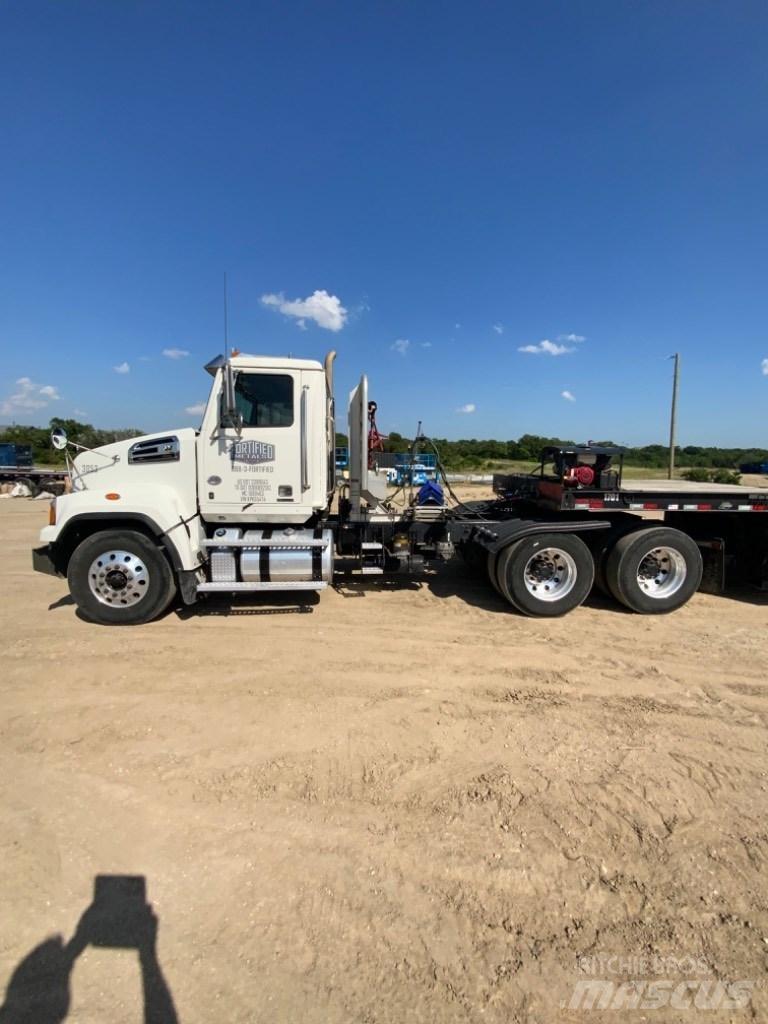 Western Star 4700 Trekkers