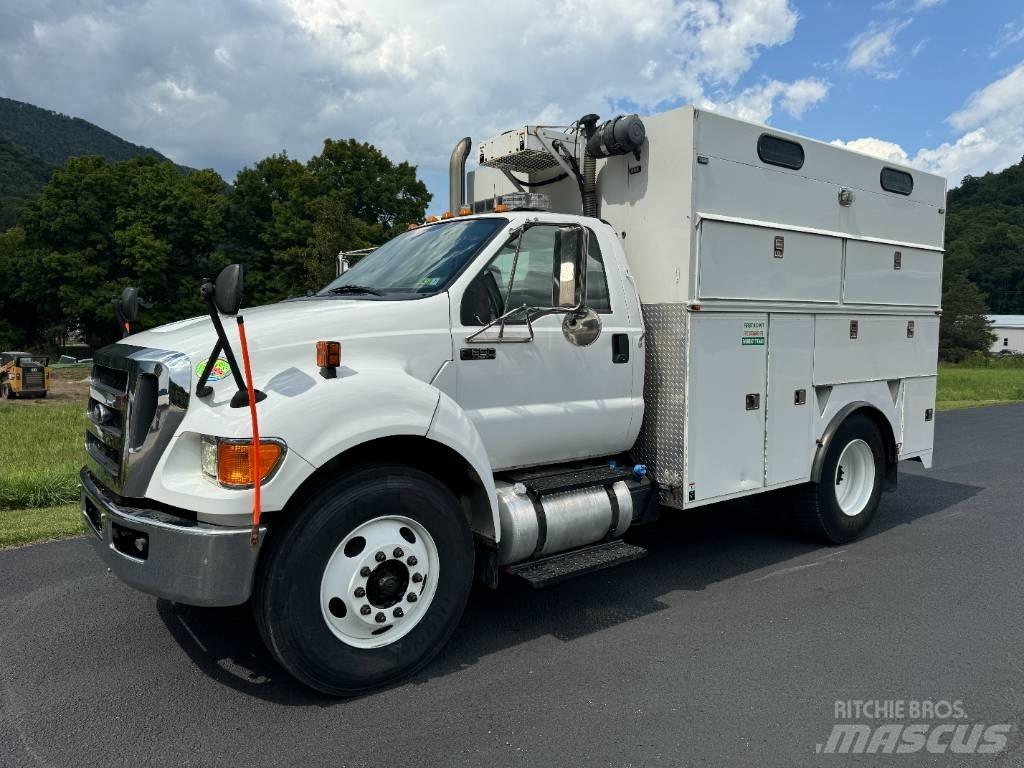 Ford F 650 Bestelwagens met open laadbak