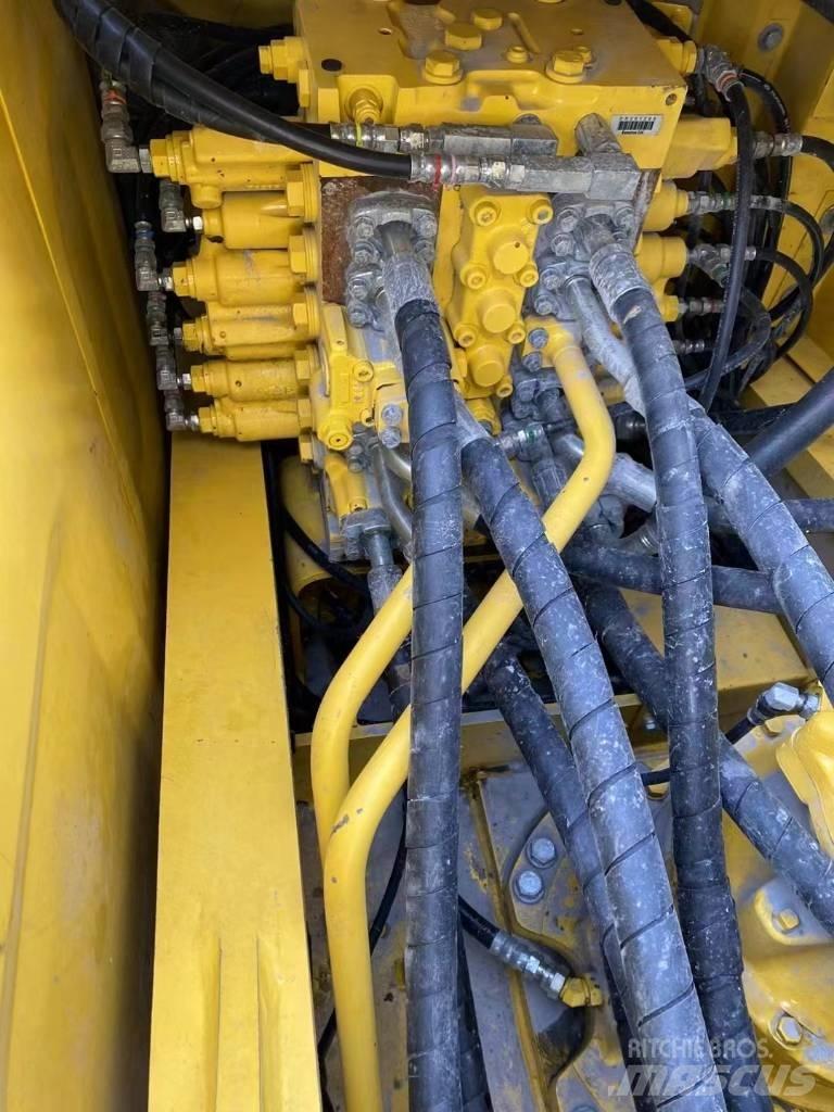Komatsu 240LC-8 Rupsgraafmachines