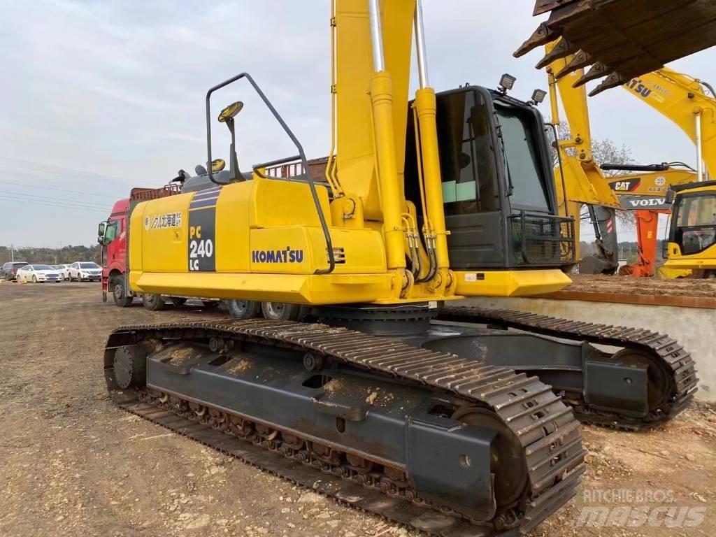 Komatsu 240LC-8 Rupsgraafmachines