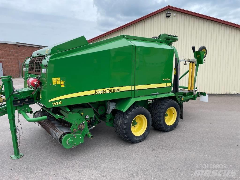 John Deere 744 H Ronde-balenpersen