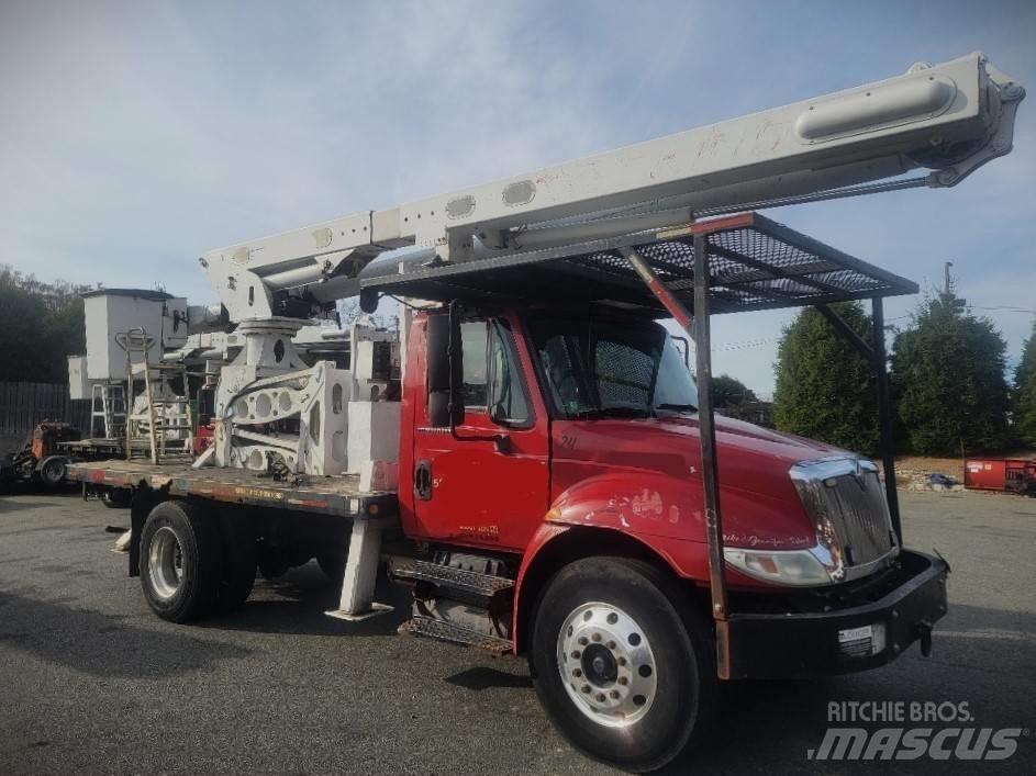 International 4300 Auto hoogwerkers