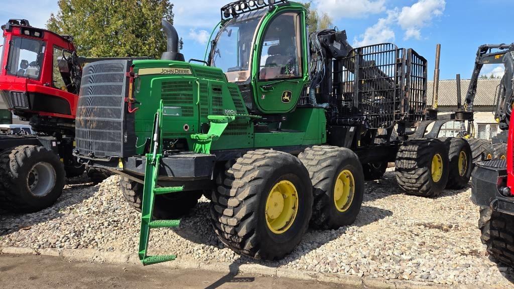 John Deere 1910 G Forwarders