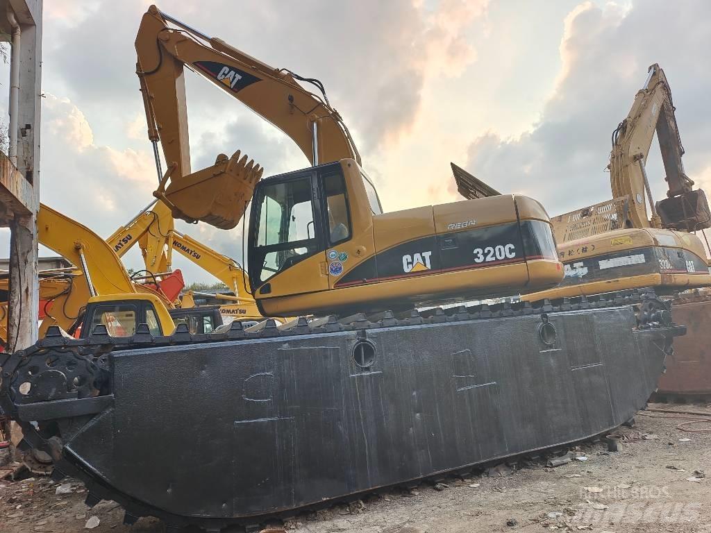 CAT 320 C Amfibische graafmachines