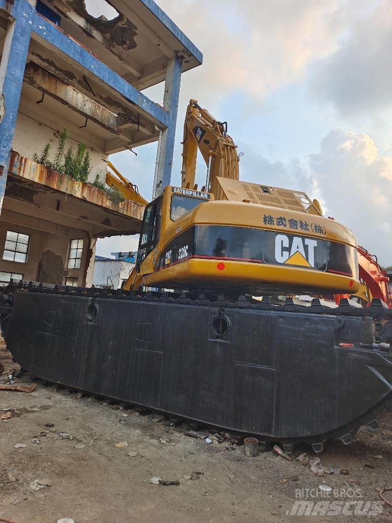 CAT 320 C Amfibische graafmachines