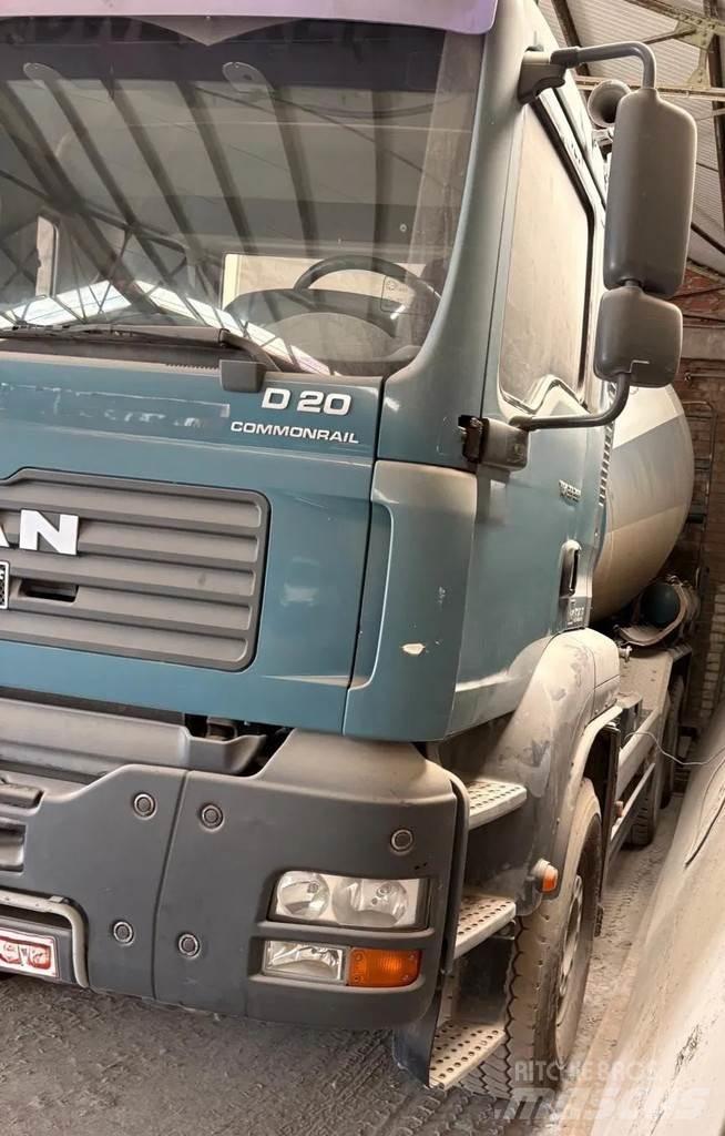 MAN 33 TGA 33.350 Betonmixers en pompen