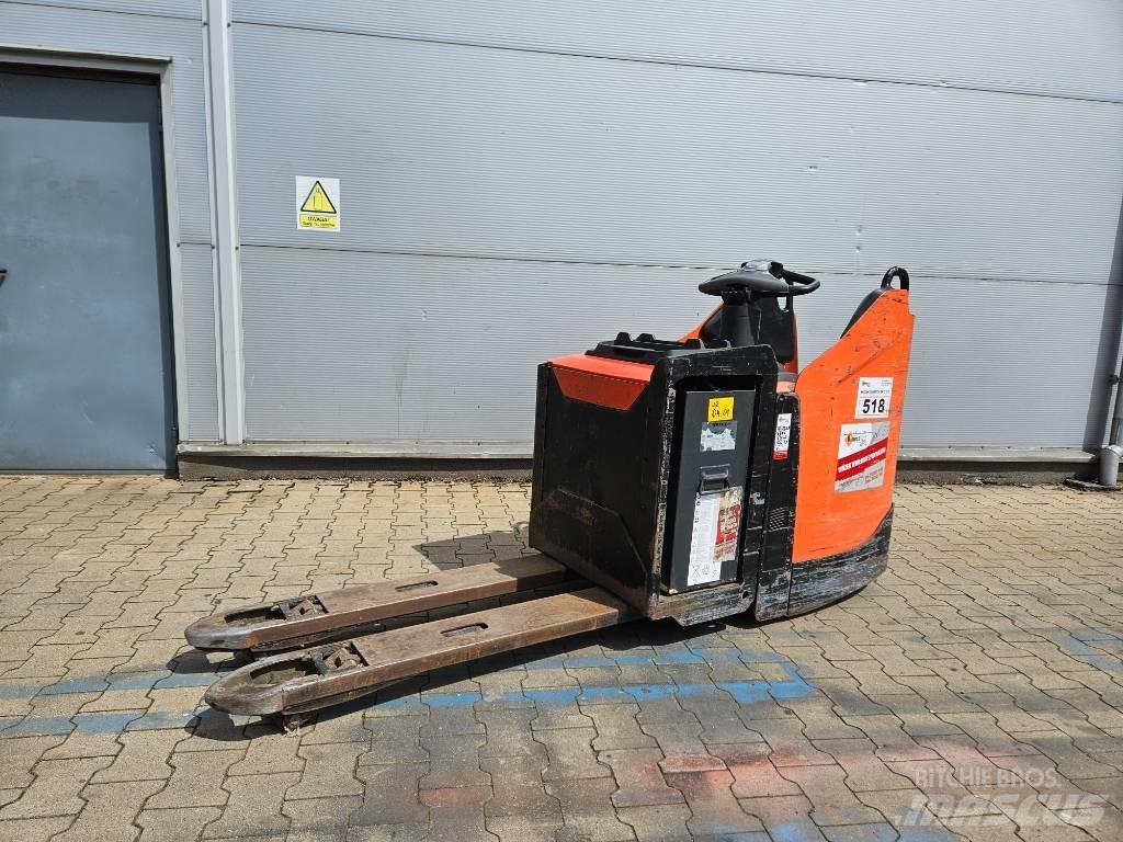 BT LPE250 Meerij pallettruck met platform