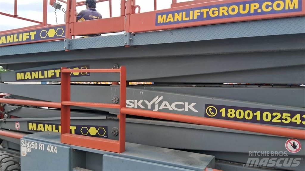 SkyJack 9250RT Schaarhoogwerkers
