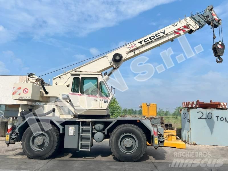 Terex A 300 Ruwterrein kranen