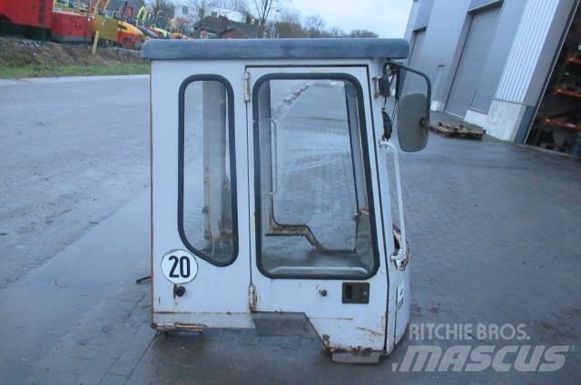 Kubota R 520 Cabine en interieur