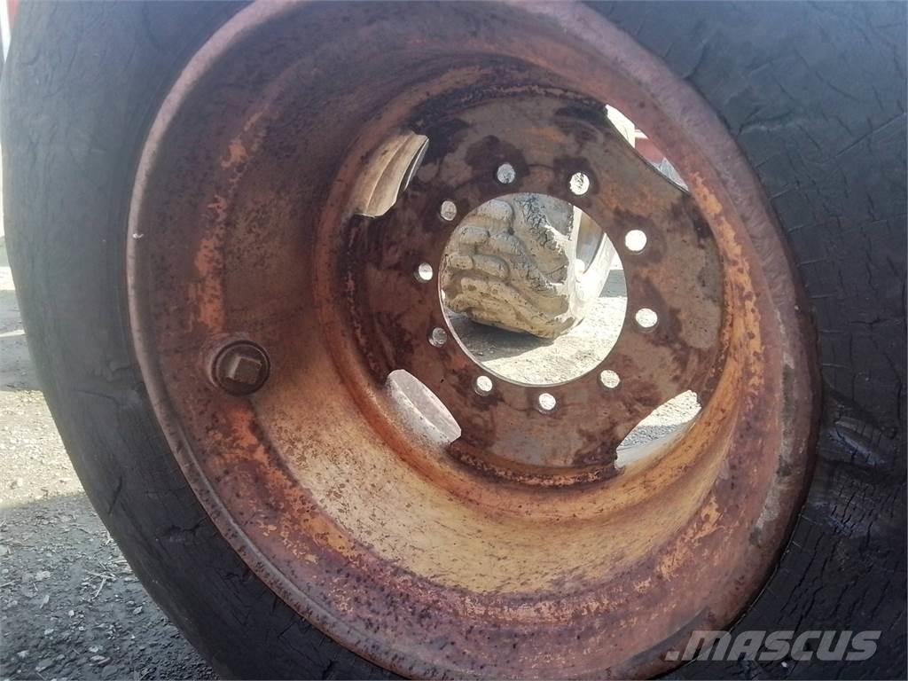 Ösa 250 20x26,5 Banden, wielen en velgen