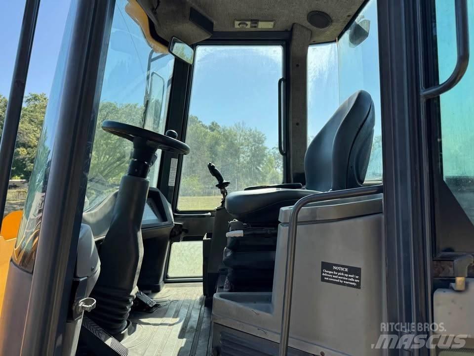 John Deere 244 J Wielladers