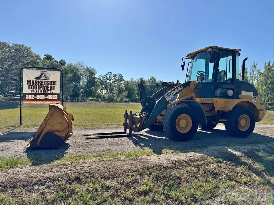 John Deere 244 J Wielladers