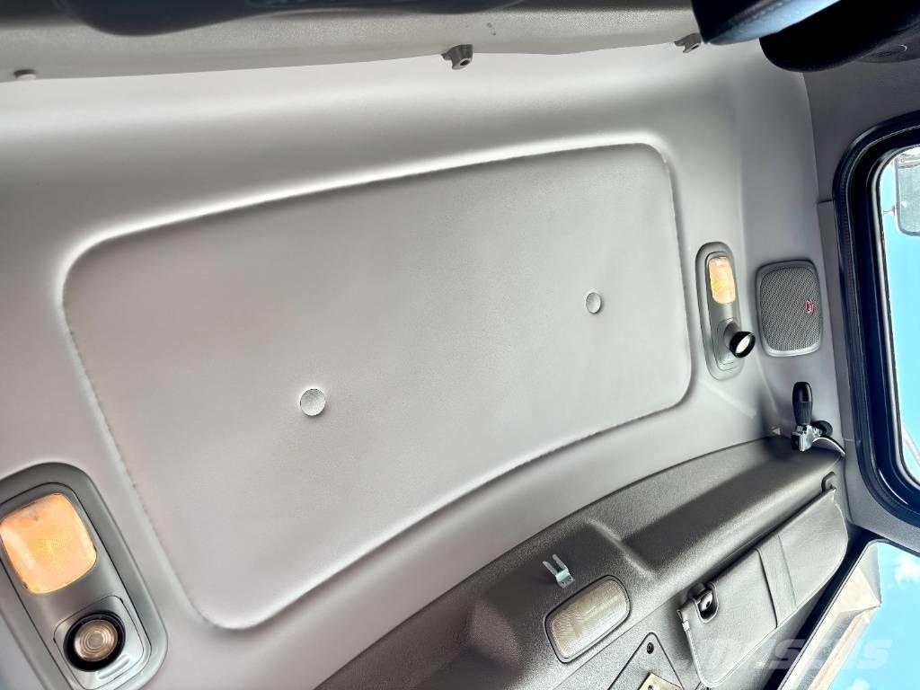 Peterbilt 388 Trekkers