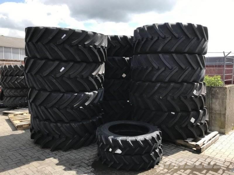 BKT 710/70R38 Banden, wielen en velgen