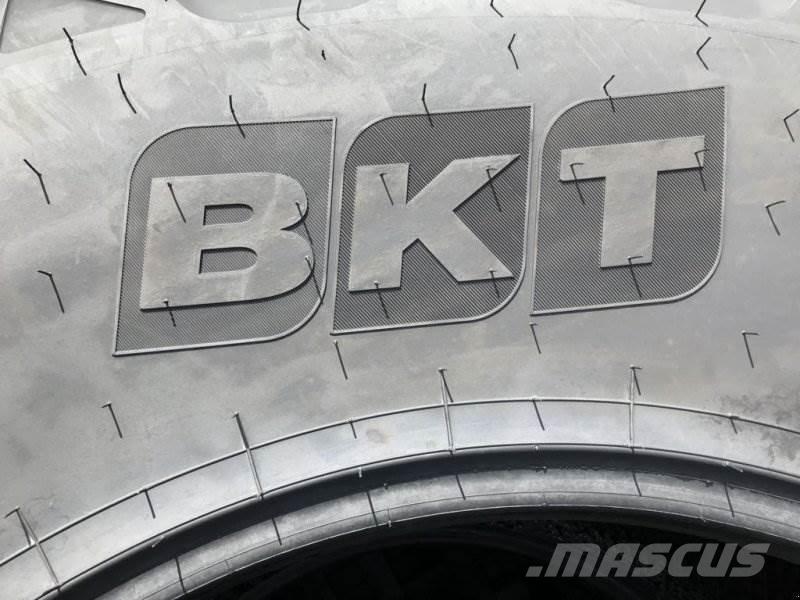 BKT 710/70R38 Banden, wielen en velgen