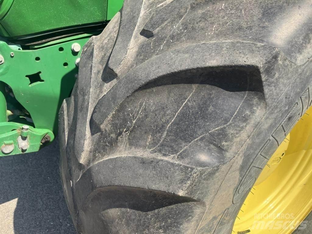 John Deere 6210R Tractoren