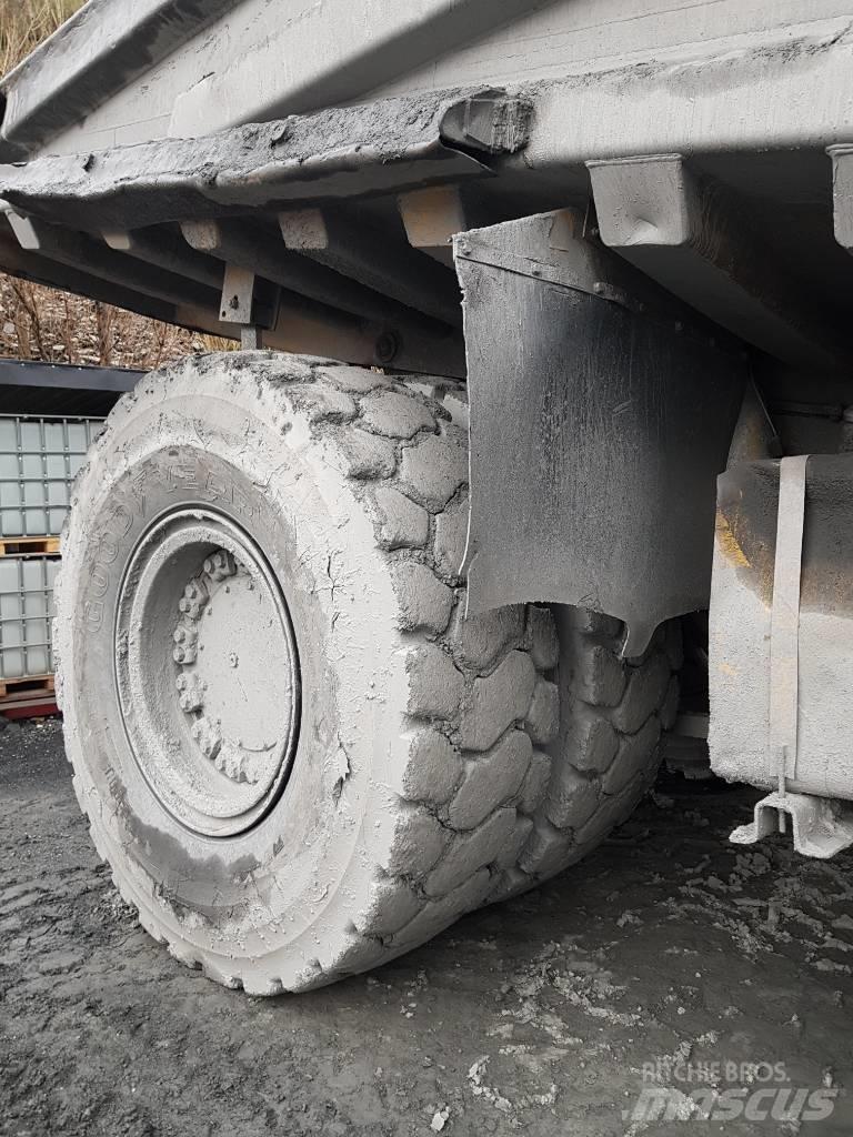 Komatsu HD 465-5 Starre dumptrucks