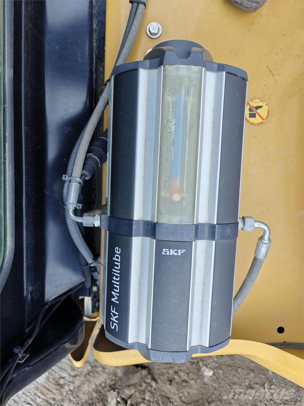 CAT 323 Rupsgraafmachines