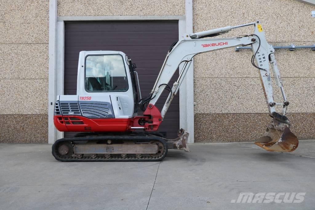 Takeuchi TB 250 Minigraafmachines < 7t