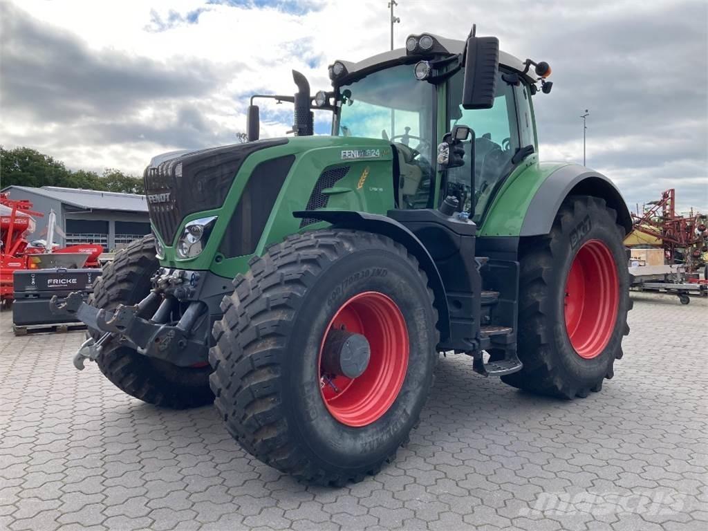 Fendt 824 Vario S4 Tractoren