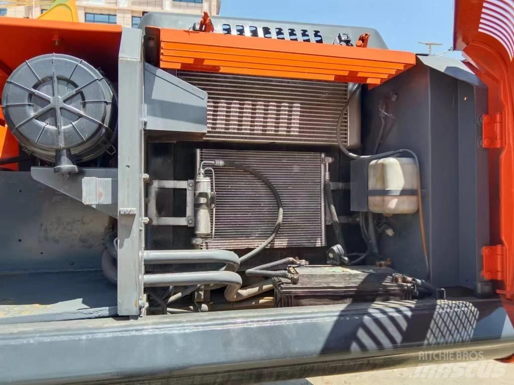 Hitachi ZX 240 Rupsgraafmachines