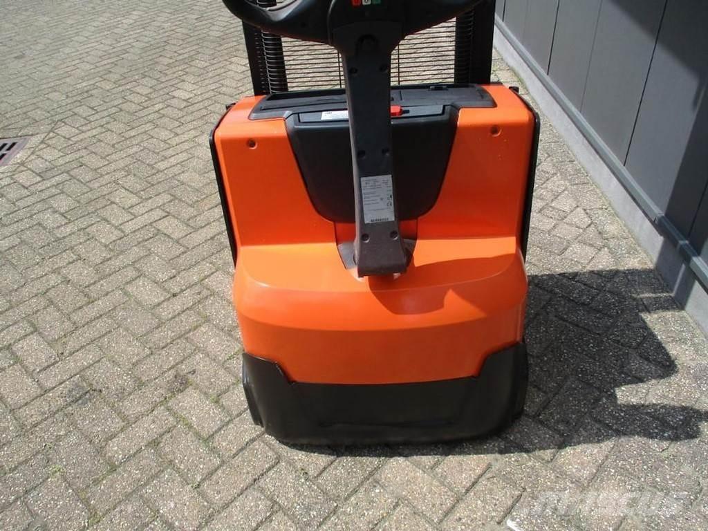 Toyota SWE 120L Stapelaar meeloop