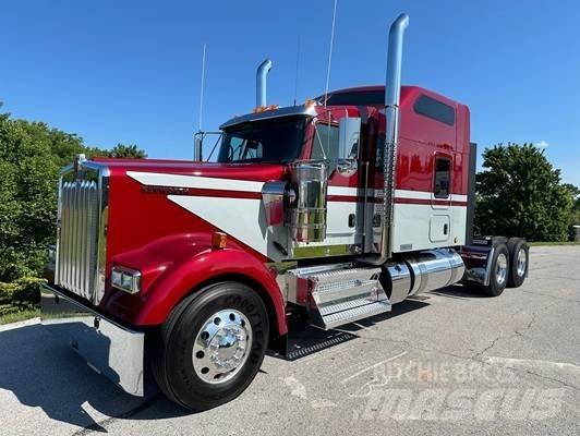 Kenworth W 900 Trekkers