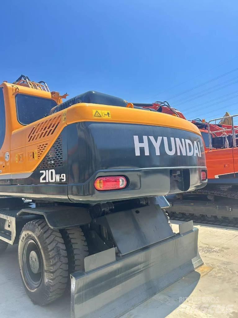Hyundai R210W-9 Wielgraafmachines