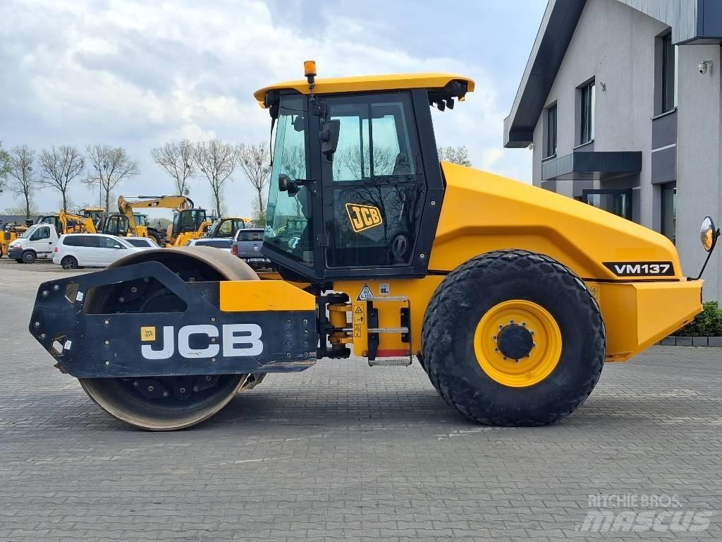 JCB VM 137 Trilrolwalsen
