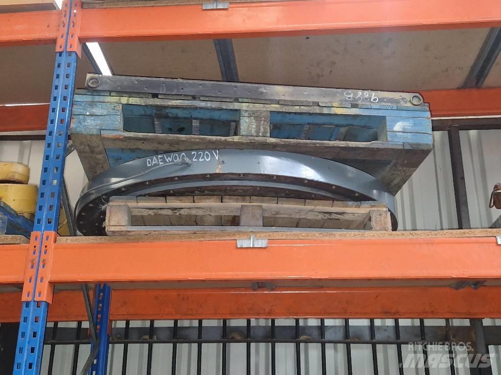 Daewoo 220 Chassis en ophanging