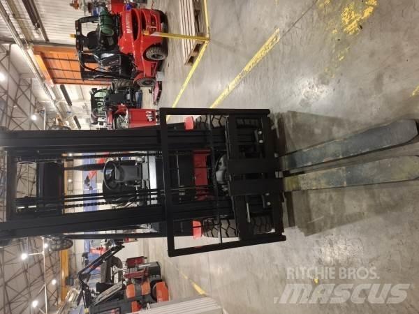 Manitou MI25D Vorkheftruck voor zwaar terrein
