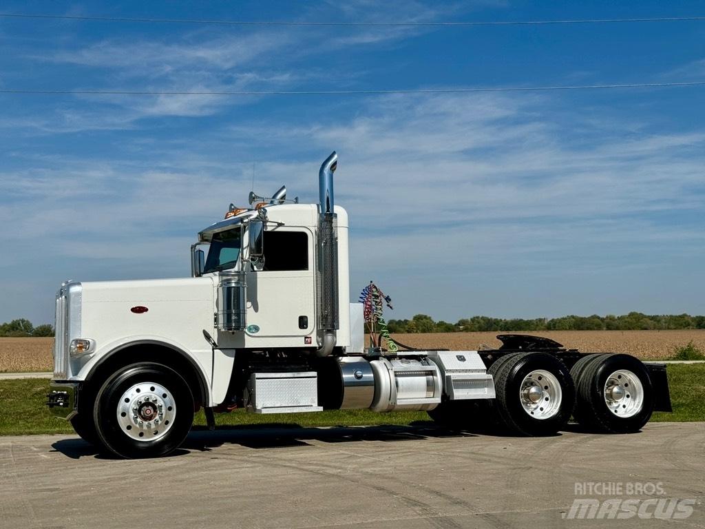 Peterbilt 389 Trekkers