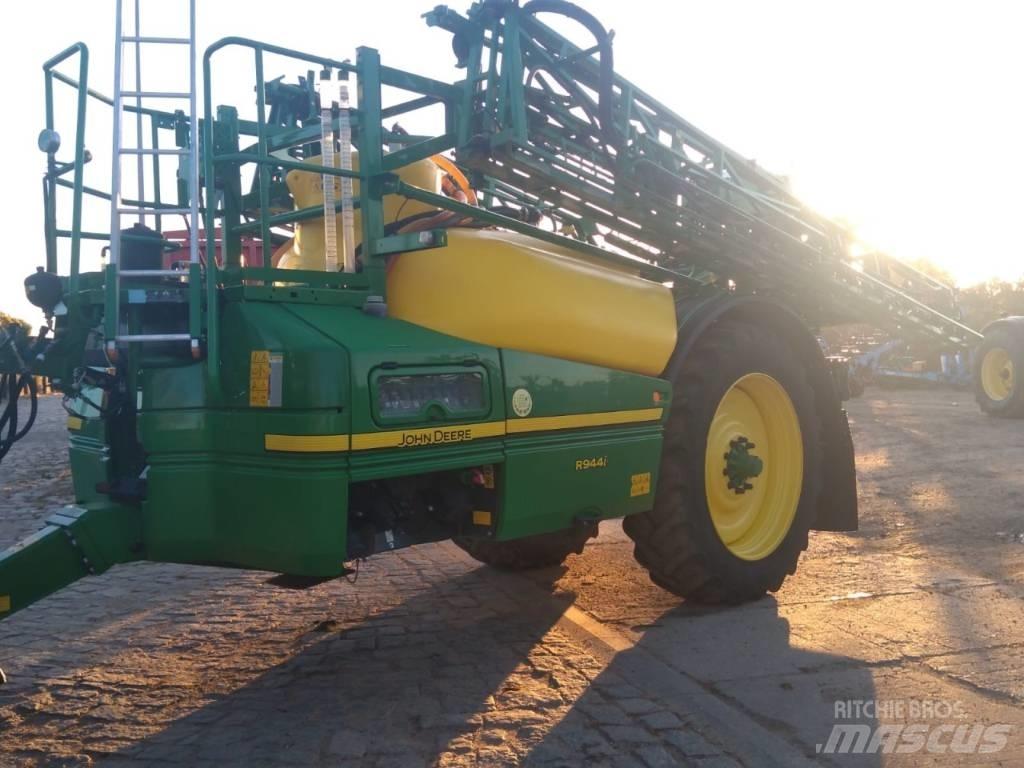 John Deere R944i Getrokken spuitmachines