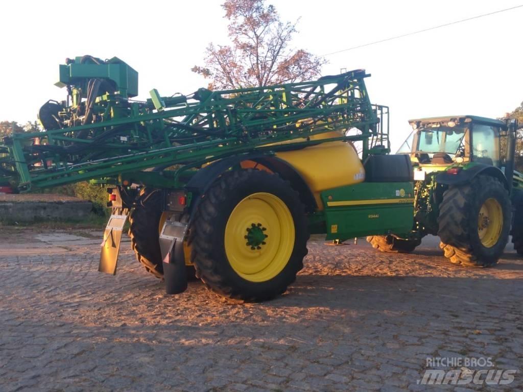 John Deere R944i Getrokken spuitmachines
