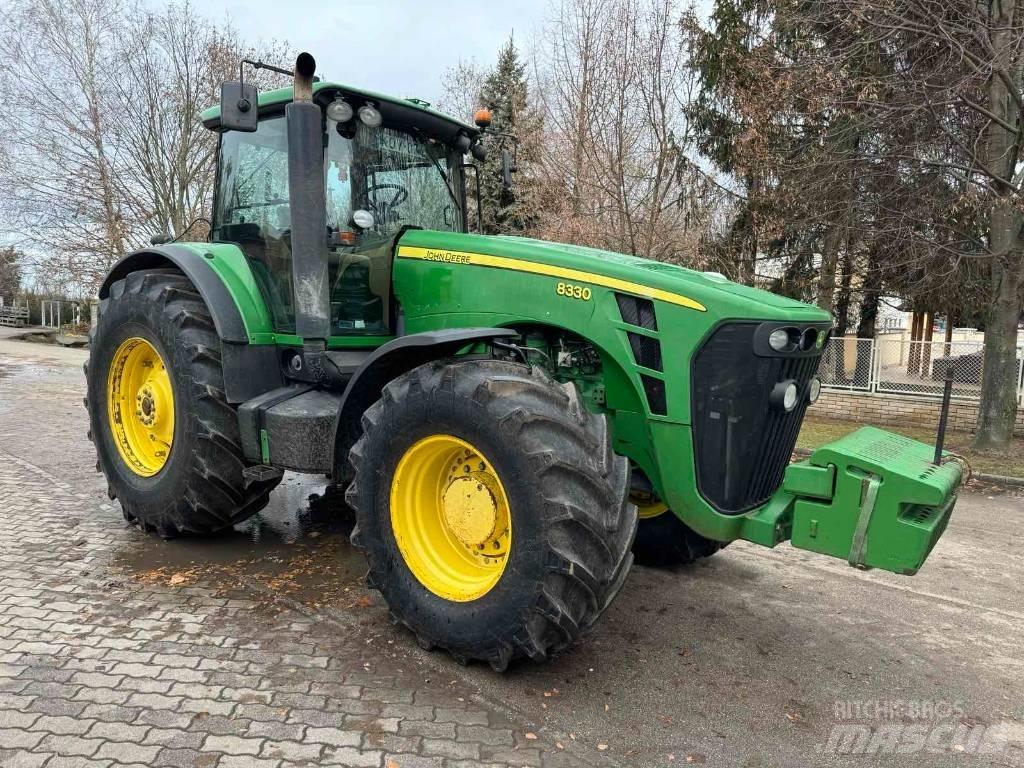 John Deere 8330 Tractoren