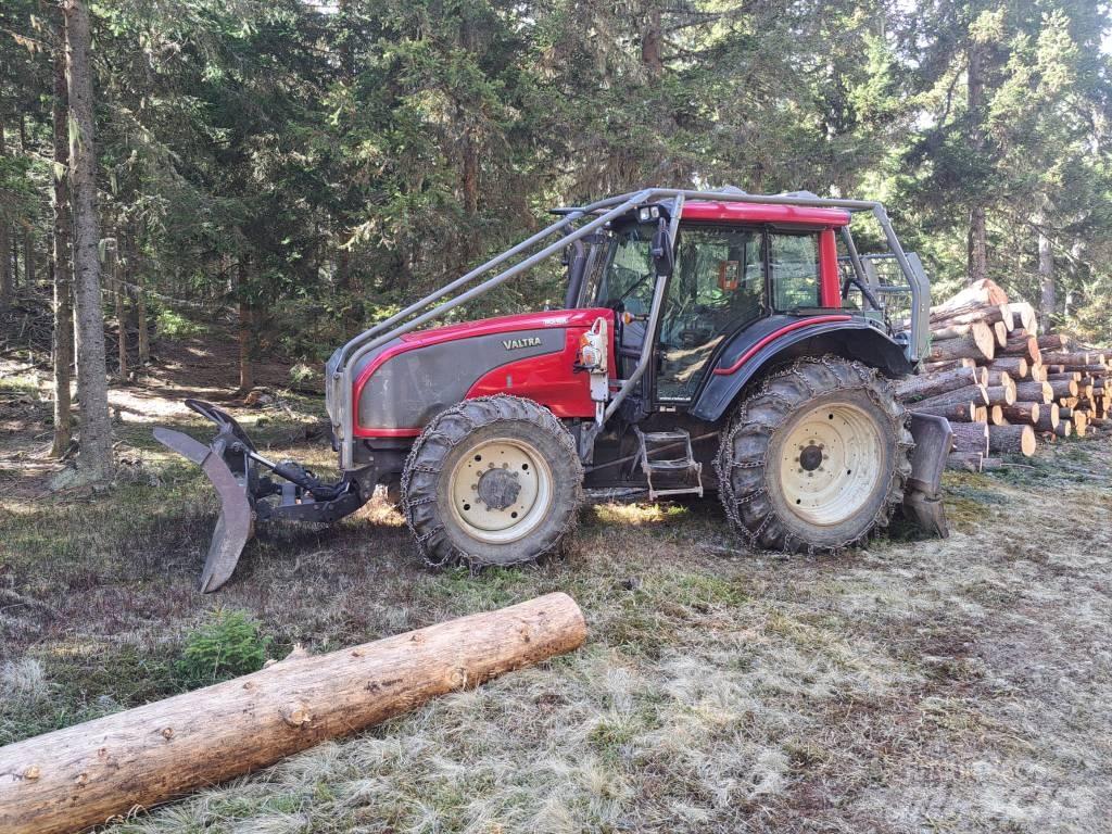 Valtra T 151 Tractoren