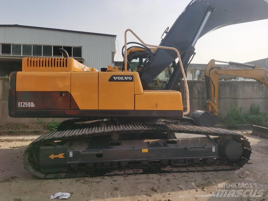 Volvo EC 250 D L Rupsgraafmachines