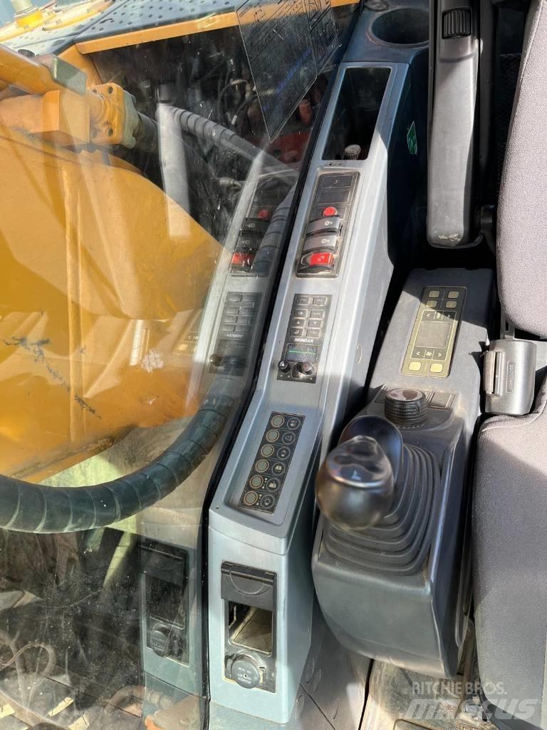 JCB JS 220 LC Rupsgraafmachines