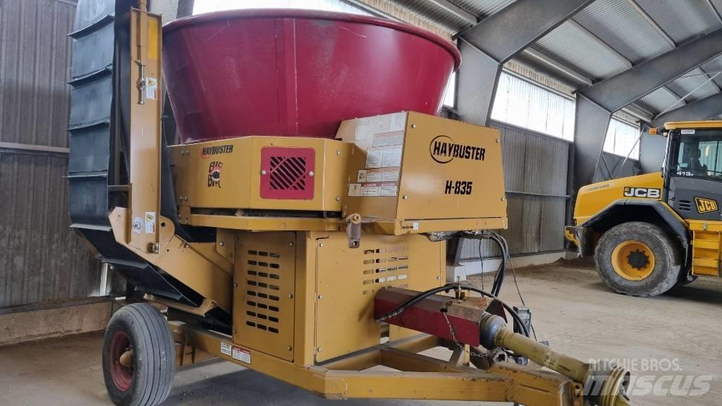 Haybuster H-835 Balenhakselaars, -snijders en -afwikkelaars