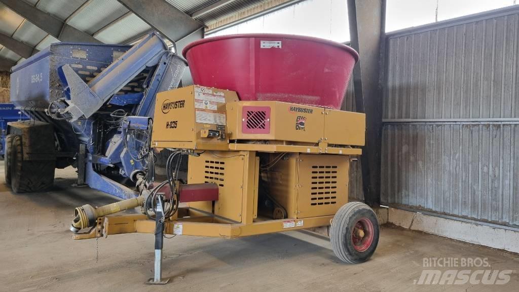 Haybuster H-835 Balenhakselaars, -snijders en -afwikkelaars