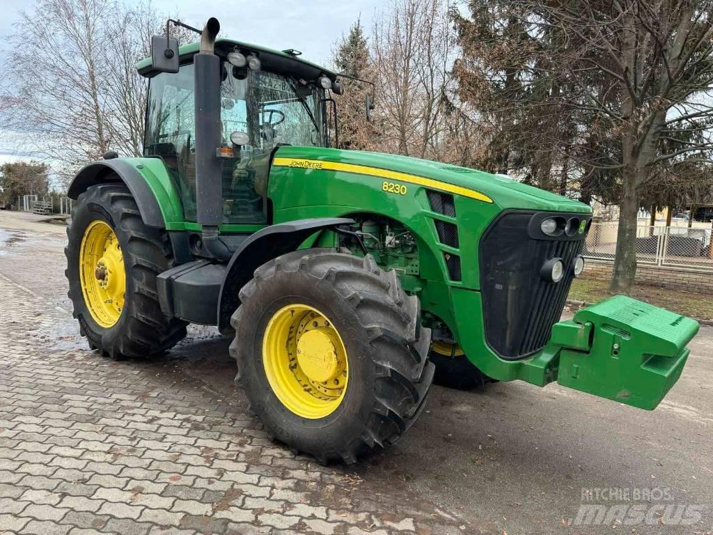 John Deere 8230 Tractoren