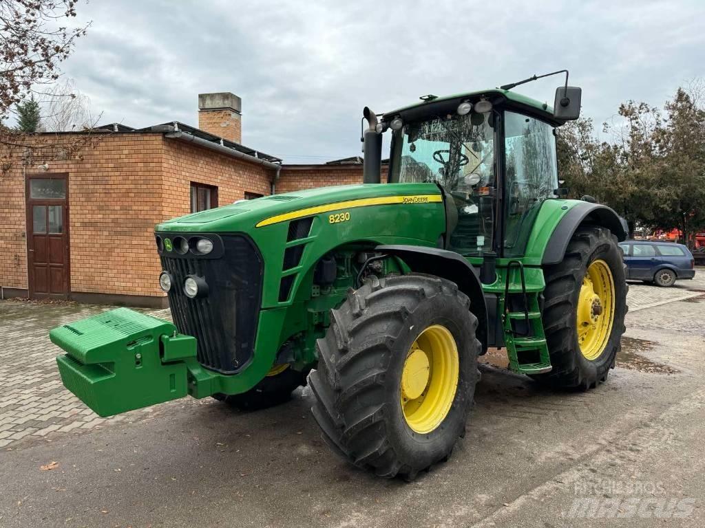 John Deere 8230 Tractoren