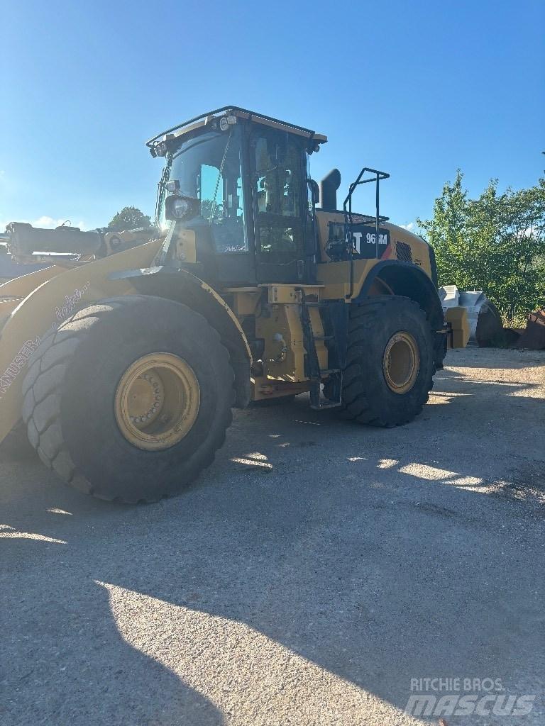 CAT 966m Wielladers