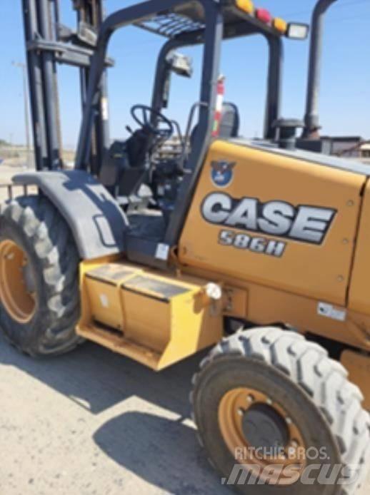 CASE 586H Vorkheftruck voor zwaar terrein