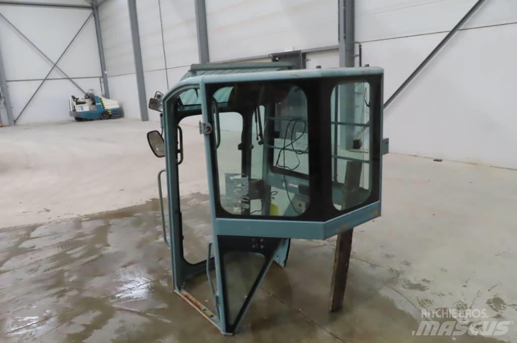 Yanmar Vio 75 Cabine en interieur